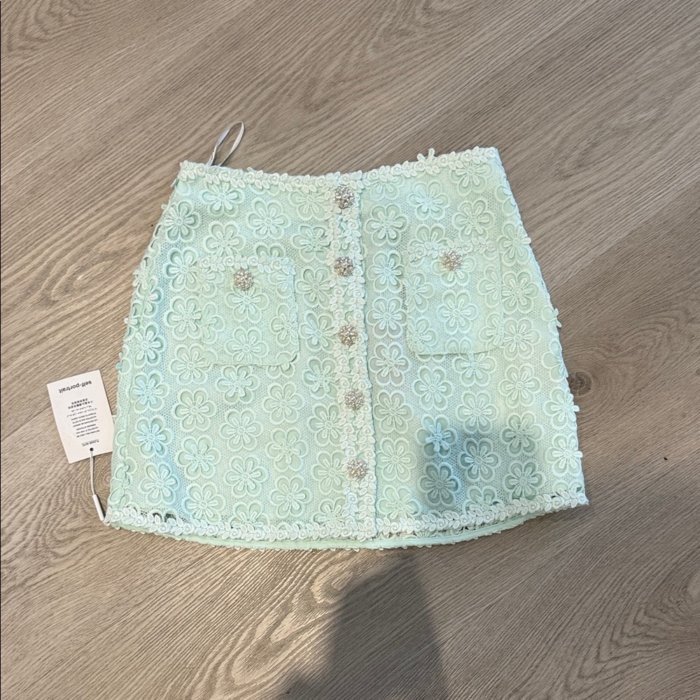 NWT Self Portrait Blue Daisy Guipure Mini Skirt - Picture 2 of 5